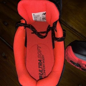 Women’s 8.5 New balance running/workout shoe